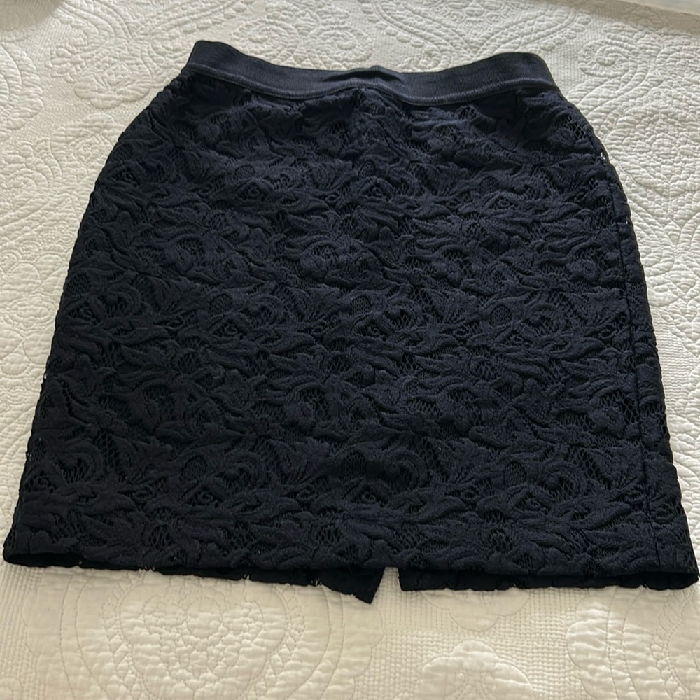Ann Taylor Navy Blue Lace pencil skirt in size 6